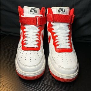 Women’s high top Nike AIR Force 1’s